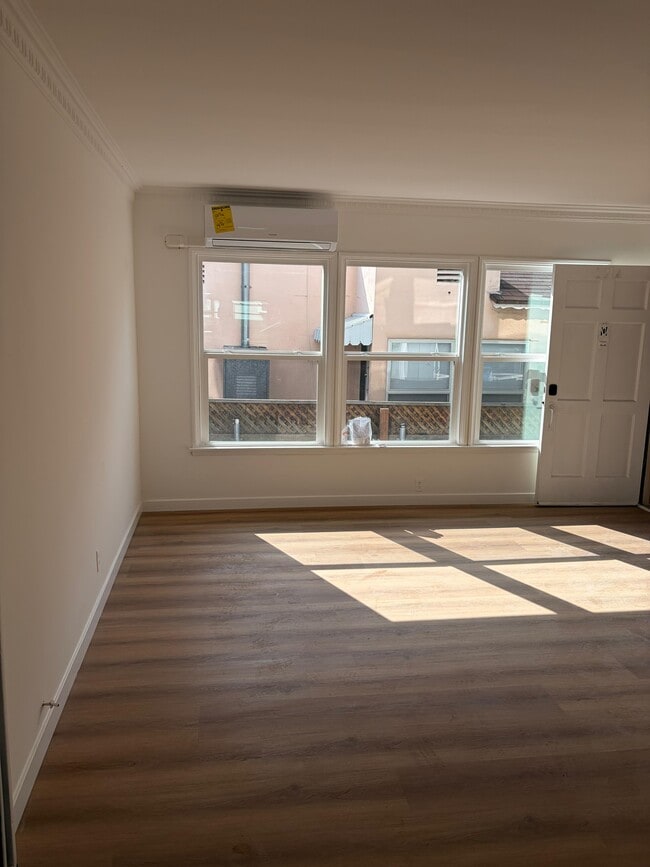 2212 Fox Hills Dr, Unit 2214