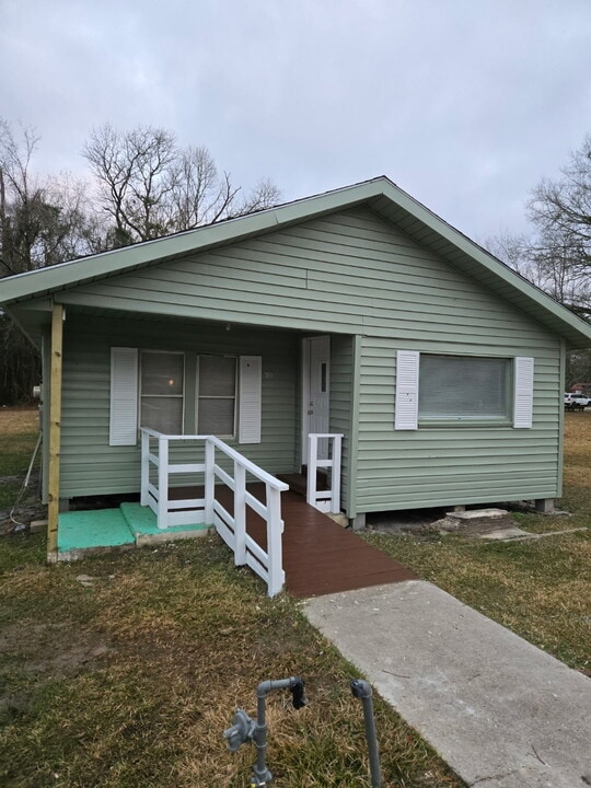 655 N 2nd St in Silsbee, TX - Building Photo