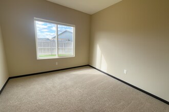 619-621 N Grandstone St in Kechi, KS - Building Photo - Building Photo