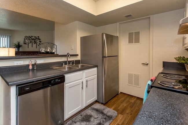 Ashley Square in Des Moines, IA - Building Photo - Building Photo