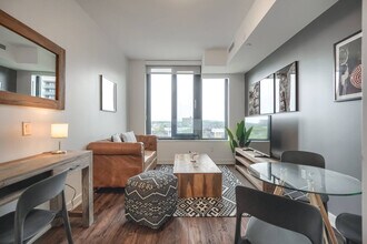 6570 Glen Erin Dr in Mississauga, ON - Building Photo - Building Photo