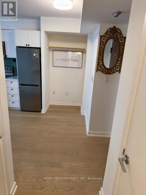 10-910 Capreol Ct in Toronto, ON - Building Photo - Building Photo