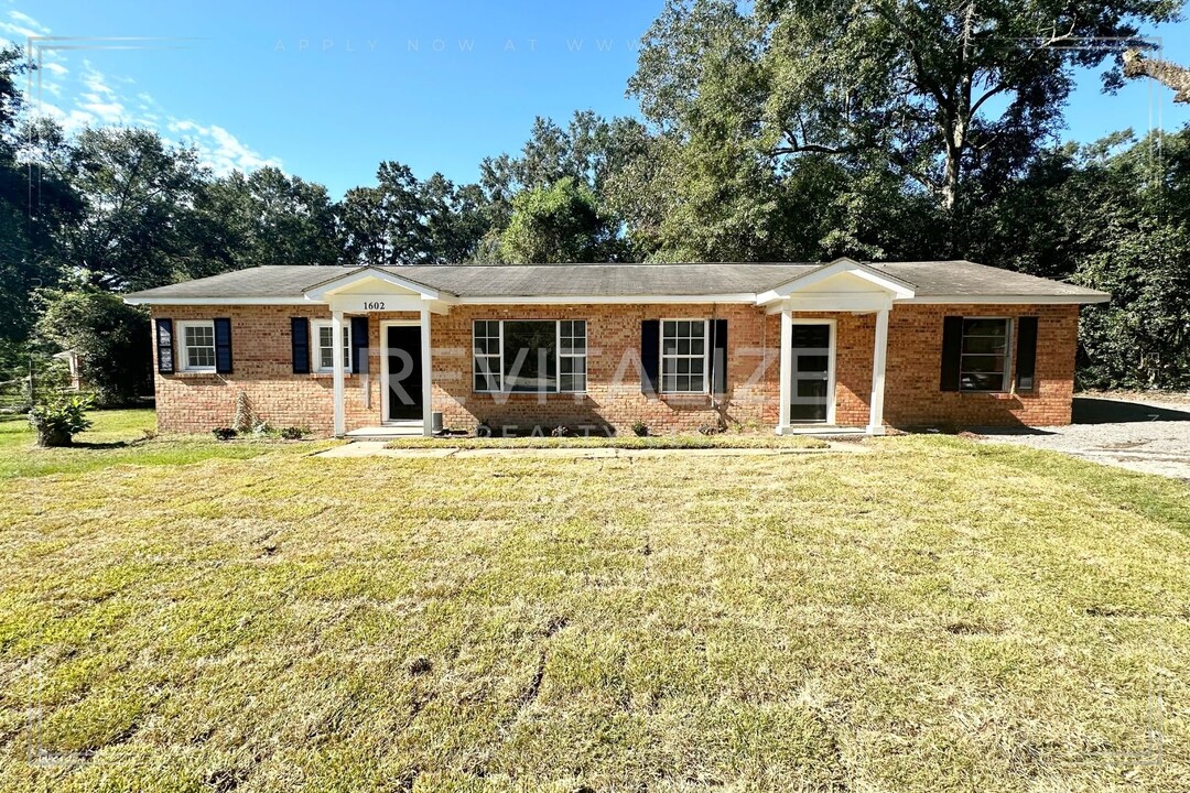 1602 Marengo Dr in Mobile, AL - Building Photo