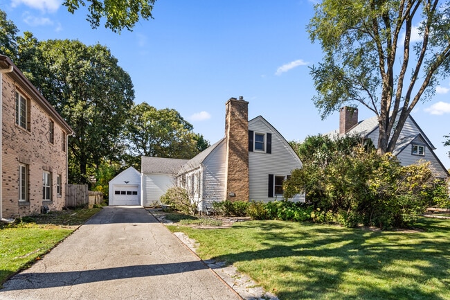 1380 Cavell Ave