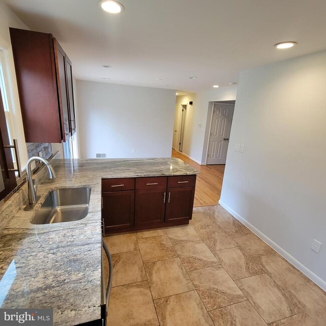 18320 Metz Dr in Germantown, MD - Building Photo - Building Photo