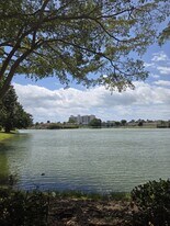 1670 NE 191st St, Unit 28 in Miami, FL - Building Photo