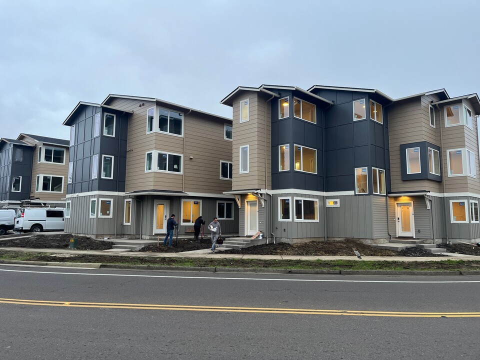 1940 NW Grant Ave, Unit 101 in Corvallis, OR - Building Photo