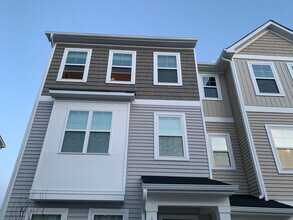 Room in Townhome on Summer Violet Ln in Raleigh, NC - Building Photo - Building Photo