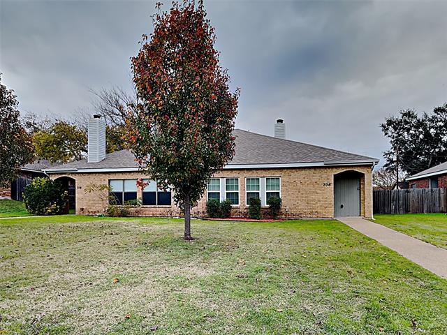 708 Monique Ct in Cedar Hill, TX - Building Photo