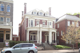 2015 Monument Ave in Richmond, VA - Foto de edificio - Building Photo