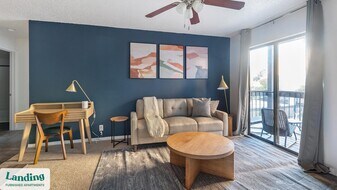 1071 Clayton Ln in Austin, TX - Building Photo