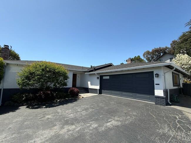451 De Anza Ave in San Carlos, CA - Building Photo - Building Photo