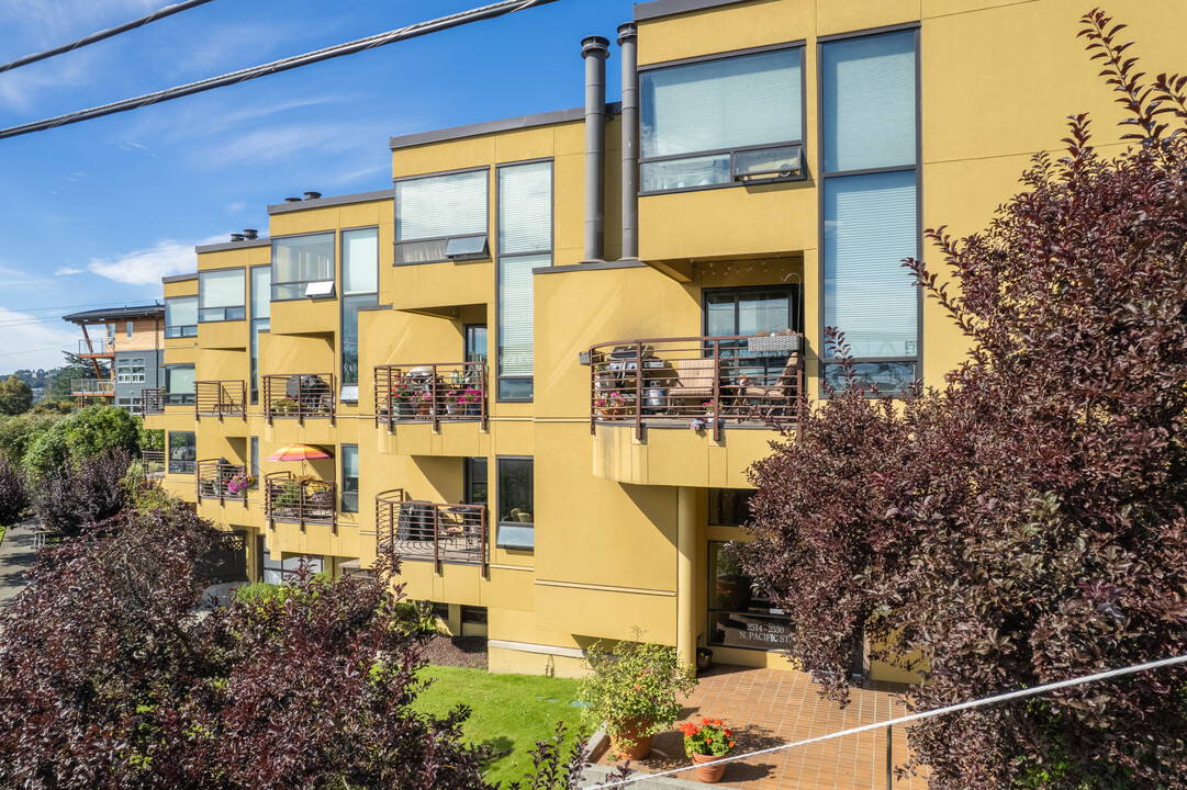 CITY LIGHTS CONDOMINIUM in Seattle, WA - Building Photo