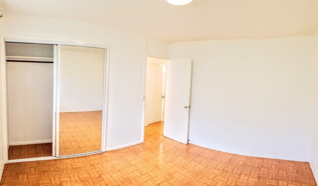 927 Makahiki Way in Honolulu, HI - Foto de edificio - Building Photo