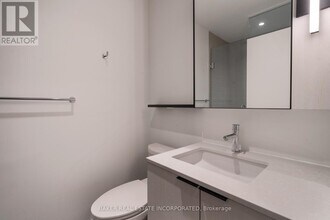 740-740 Dupont St in Toronto, ON - Building Photo - Building Photo