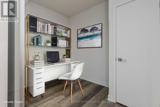 4055-4055 Parkside Village Dr in Mississauga, ON - Building Photo - Building Photo