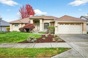 460 Robert Trent Jones Blvd in Eagle Point, OR - Building Photo