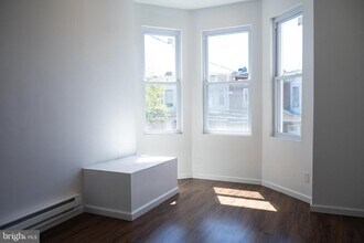 2315 W Cumberland St in Philadelphia, PA - Building Photo - Building Photo