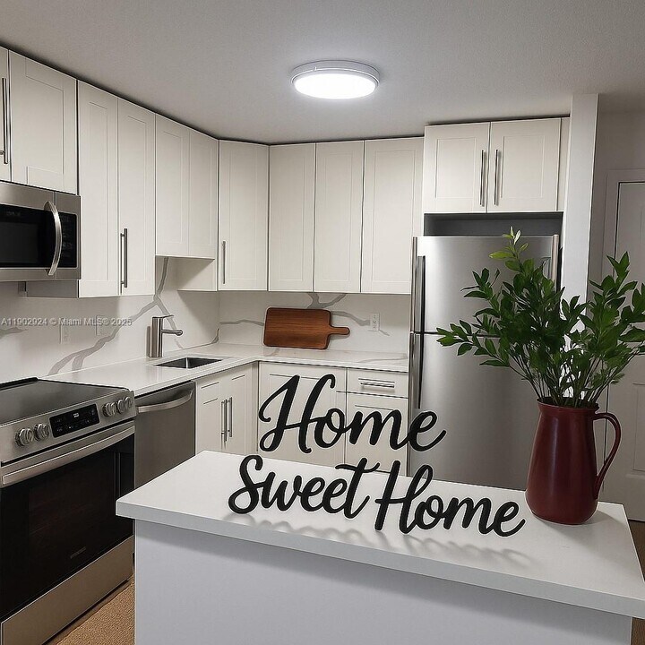 4630 NW 102nd Ave in Doral, FL - Building Photo