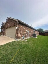 372 Pin Cushion Trail in Burleson, TX - Building Photo - Building Photo