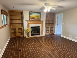 923 Crestfield Ave in Libertyville, IL - Building Photo - Building Photo