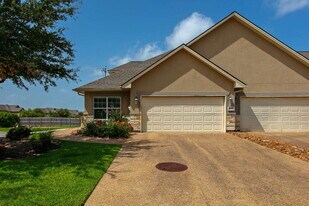 1447 Buena Vista Dr in College Station, TX - Building Photo