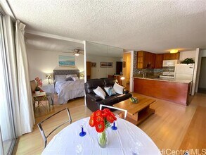 2452 Tusitala St in Honolulu, HI - Building Photo - Building Photo