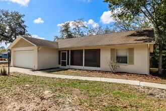 8047 Hathaway Dr in New Port Richey, FL - Foto de edificio - Building Photo