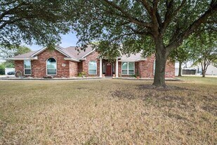 5250 Plainview Rd in Midlothian, TX - Building Photo