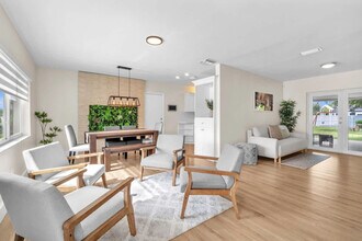 8225 SW 39th St in Miami, FL - Building Photo - Building Photo