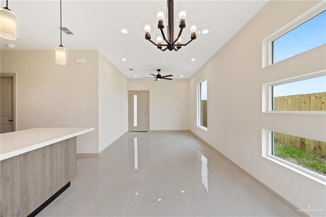 10 Violet Ave W in Pharr, TX - Building Photo - Building Photo