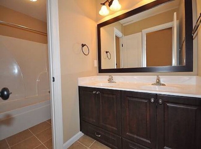 property at 5435 Everlook Cir