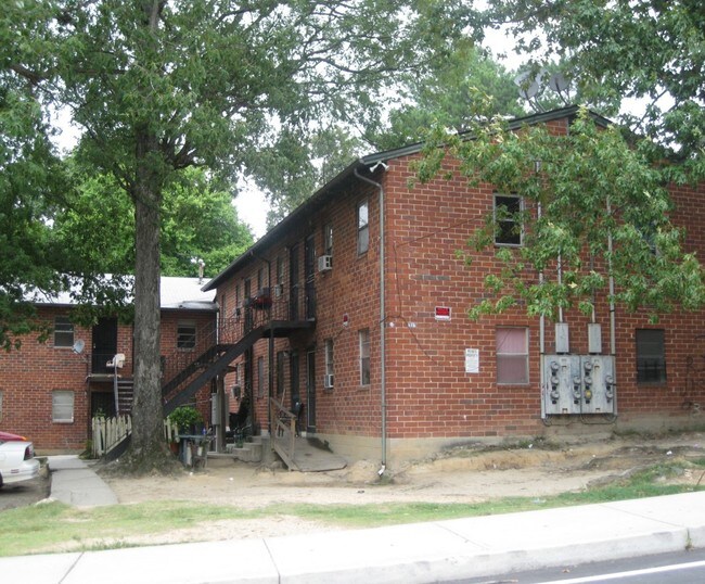 2037 NW Joseph E Boone Blvd in Atlanta, GA - Foto de edificio - Building Photo