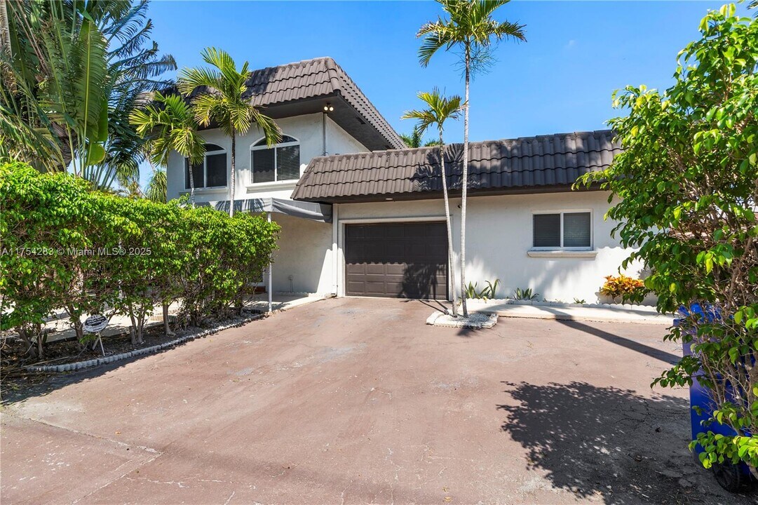 4412 E Tradewinds Ave in Lauderdale-by-the-Sea, FL - Building Photo