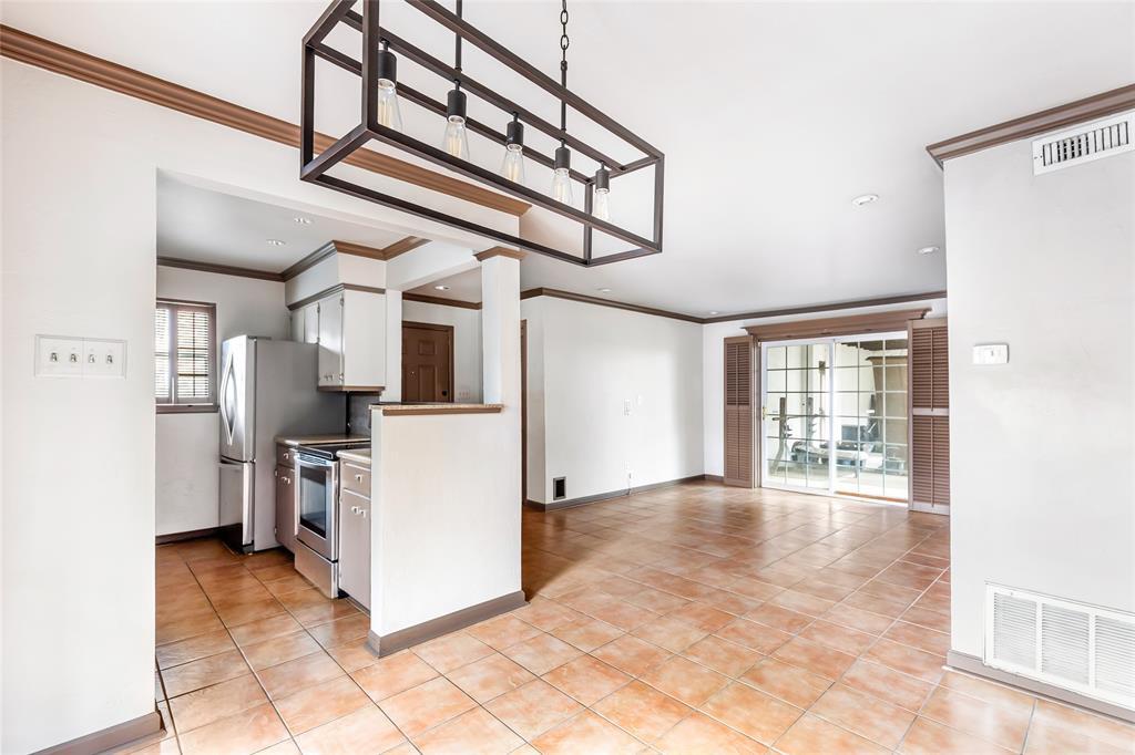 2744 Briarhurst Dr in Houston, TX - Building Photo