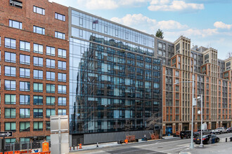 255 Hudson St in New York, NY - Building Photo - Building Photo