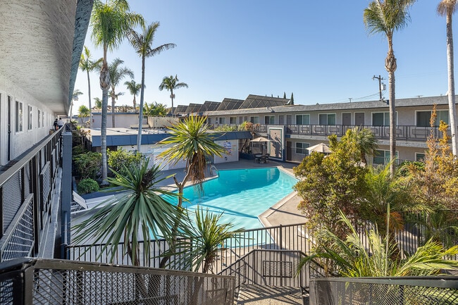 Villa Gardens in Hawthorne, CA - Building Photo - Building Photo