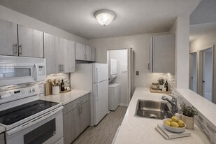 Village Club of Farmington Hills in Farmington Hills, MI - Building Photo