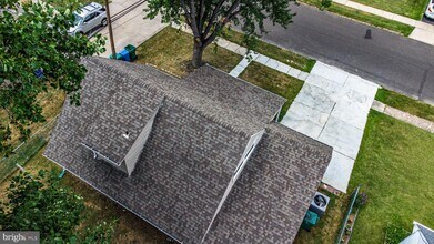 12 Indigo Rd in Levittown, PA - Building Photo - Building Photo