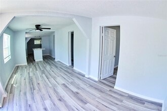 3917 E Hanna Ave in Tampa, FL - Building Photo - Building Photo