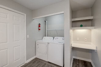 Landings at Cedar Creek in Monroe, MI - Foto de edificio - Interior Photo