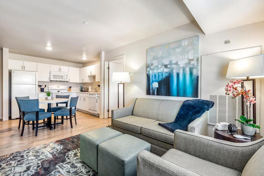 11350 E Peakview Ave in Englewood, CO - Building Photo