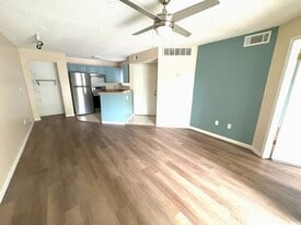 1940 Lake Atriums Cir in Orlando, FL - Building Photo