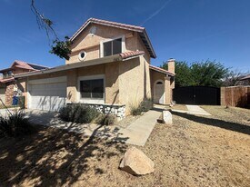 1521 E Kildare St in Lancaster, CA - Building Photo