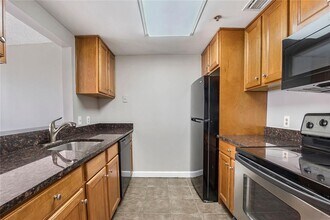 1280 W Peachtree St NW in Atlanta, GA - Building Photo - Building Photo
