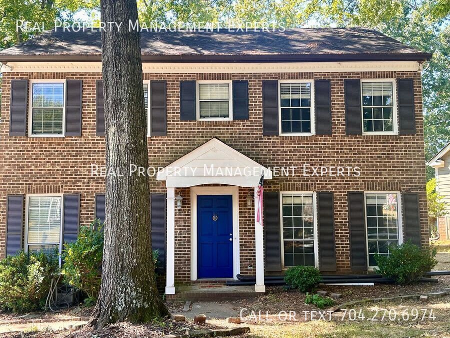 8509 Golf Ridge Dr in Charlotte, NC - Building Photo