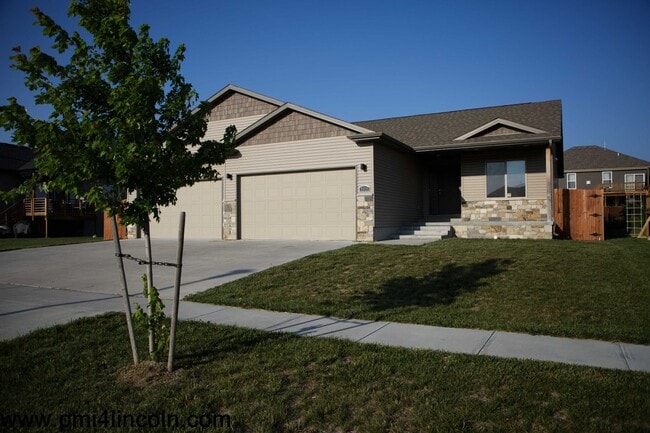 9800 S 72nd St in Lincoln, NE - Building Photo - Building Photo