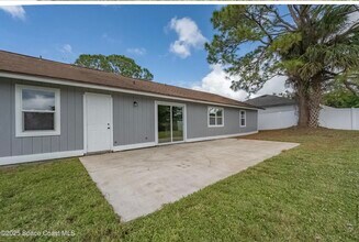 1041 Braddock Ave SE in Palm Bay, FL - Building Photo - Building Photo