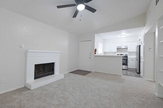 Bella Vista Pointe Apartments in Dallas, TX - Foto de edificio - Building Photo