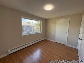 140 Willard St, Unit 9 in Lowell, MA - Building Photo - Building Photo